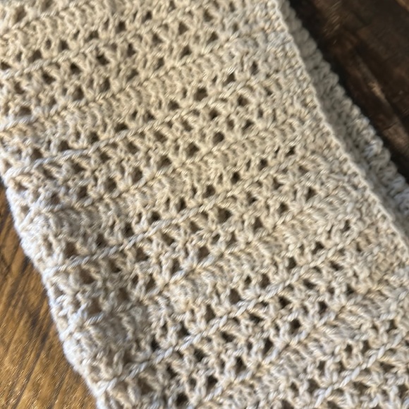 Off-white scarf. Great condition - Picture 2 of 2